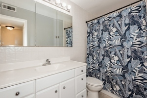 6186 Pinewood Court #102, Willowbrook, IL 60527