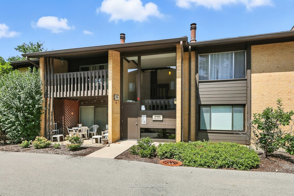 6186 Pinewood Court #102, Willowbrook, IL 60527