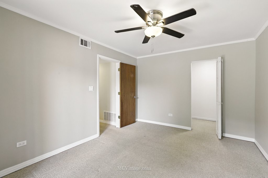 6186 Pinewood Court #102, Willowbrook, IL 60527