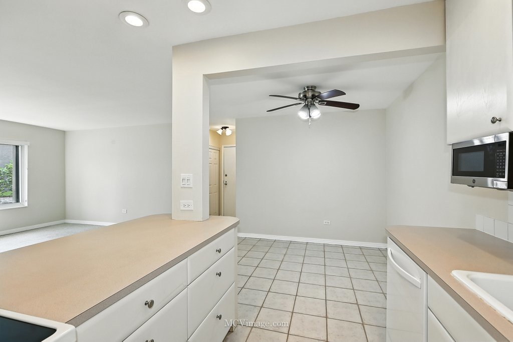 6186 Pinewood Court #102, Willowbrook, IL 60527