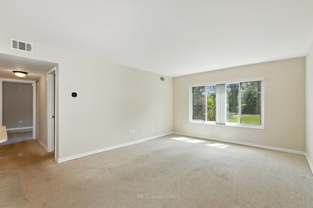 6186 Pinewood Court #102, Willowbrook, IL 60527