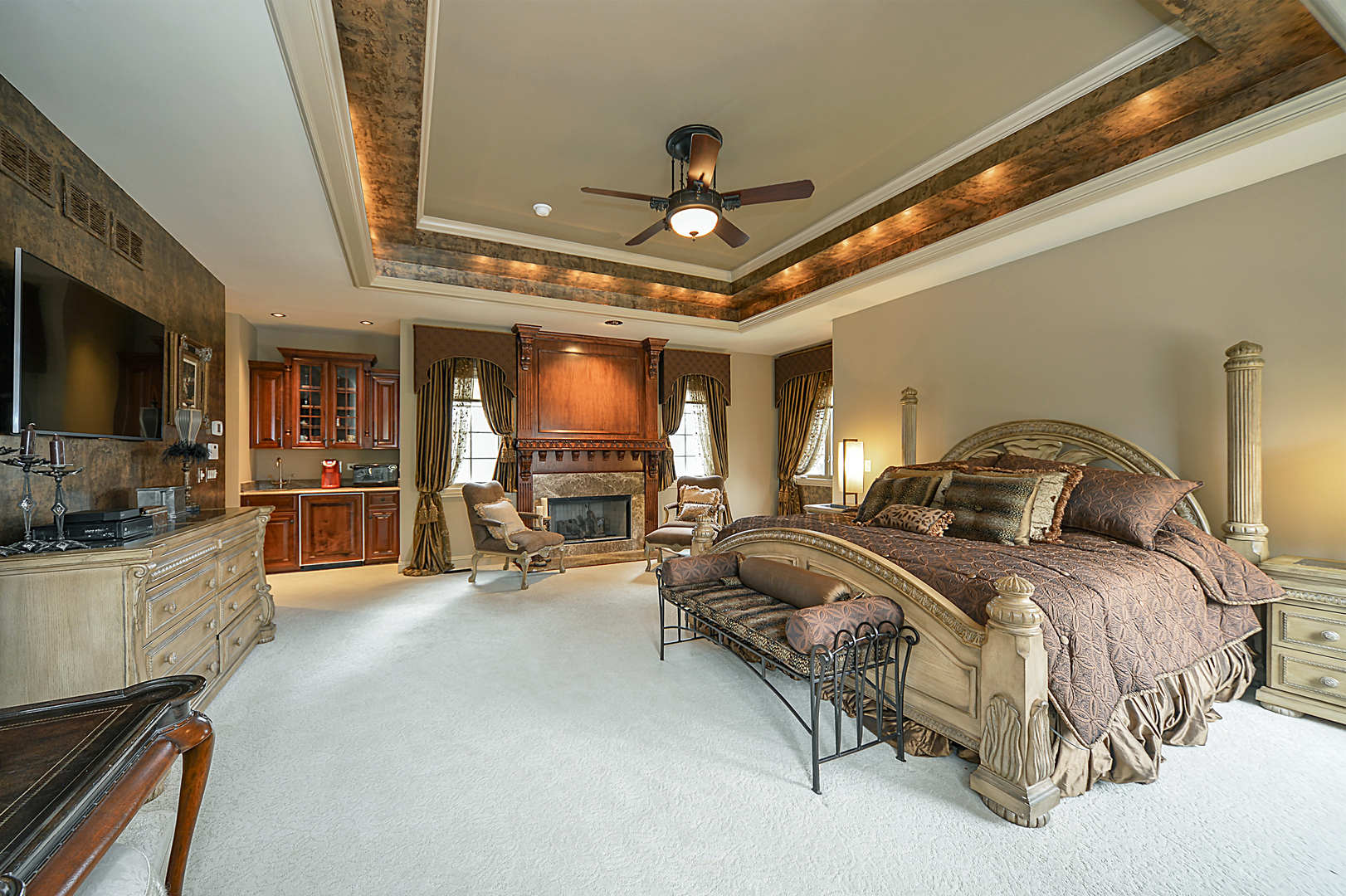 305 S Wright Street, Naperville, IL 60540