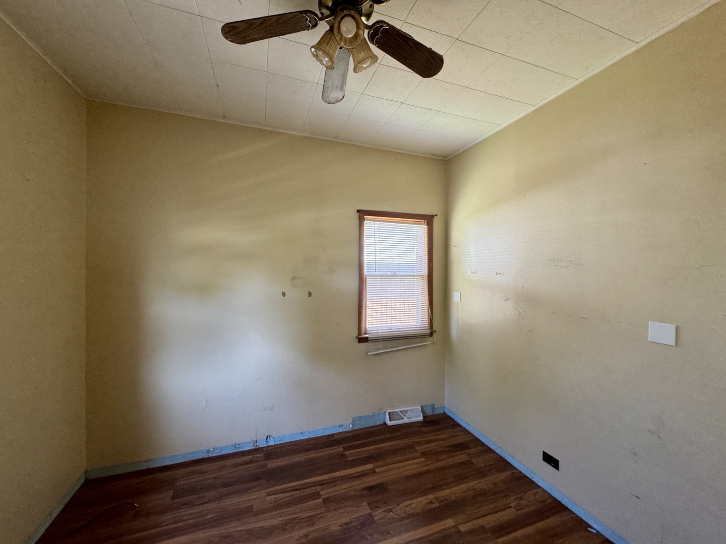 221 E 1st Street, Spring Valley, IL 61362