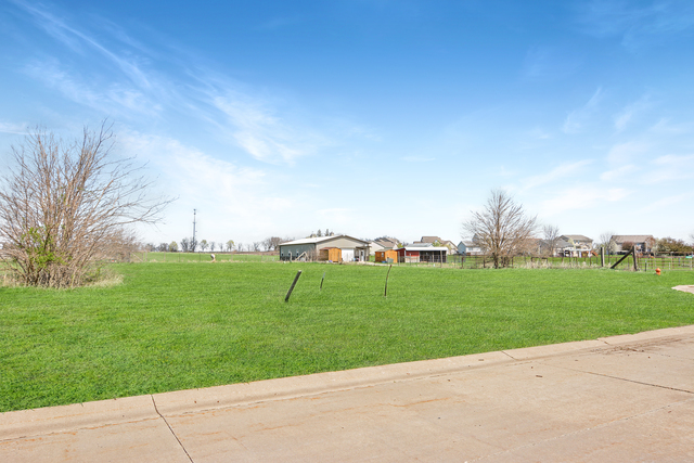 112 Fox Run Court, Leroy, IL 61752