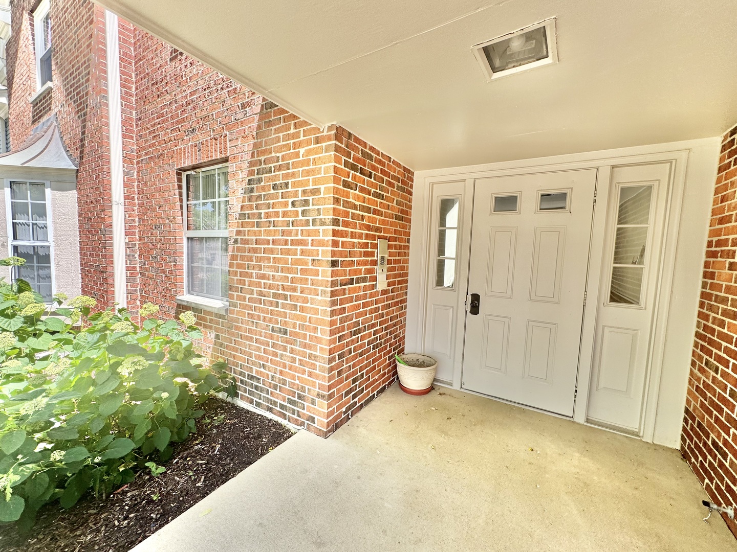 21 Ashburn Court #AV1, Schaumburg, IL 60193