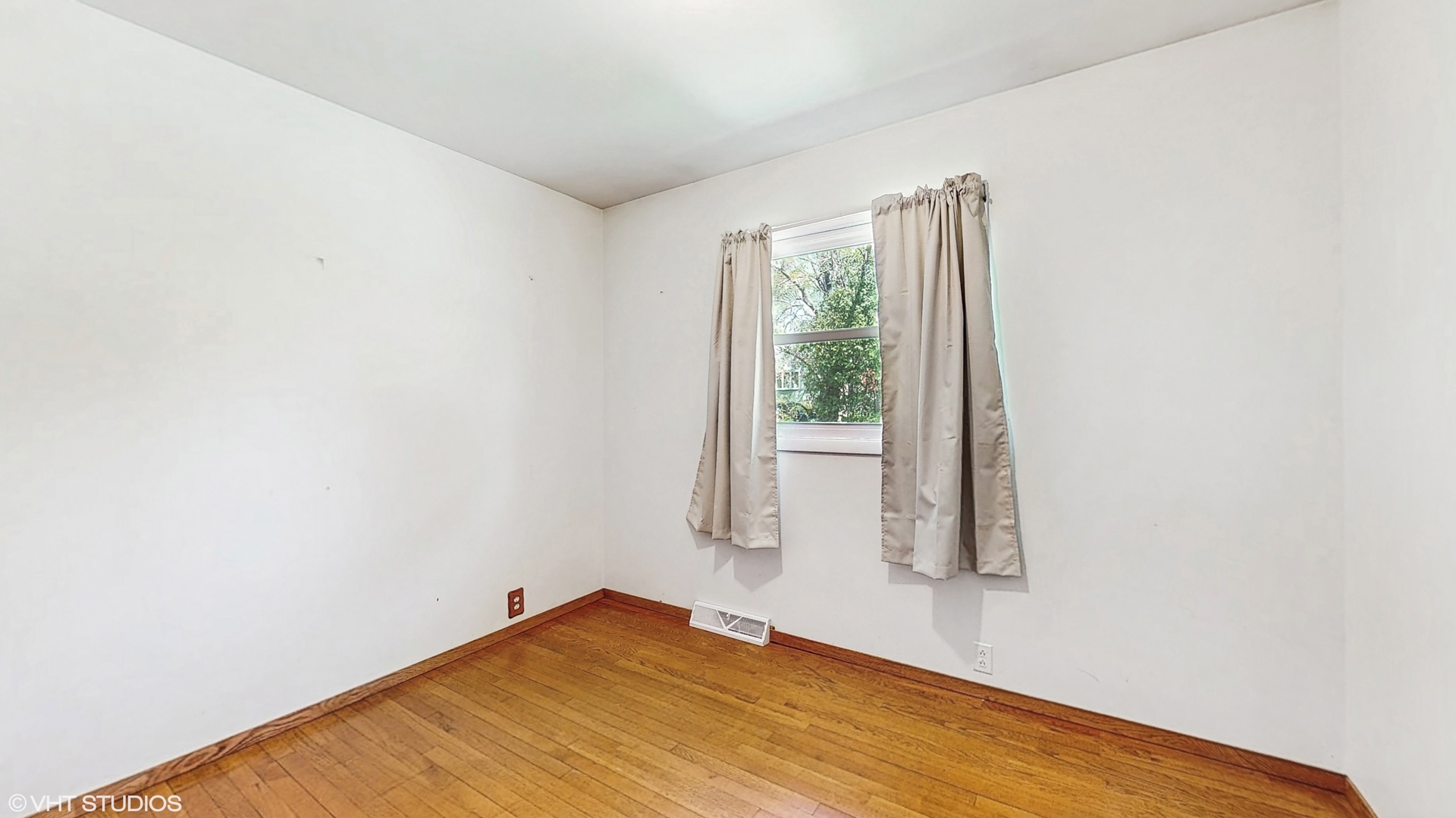 121 Northern Terrace, Island Lake, IL 60042