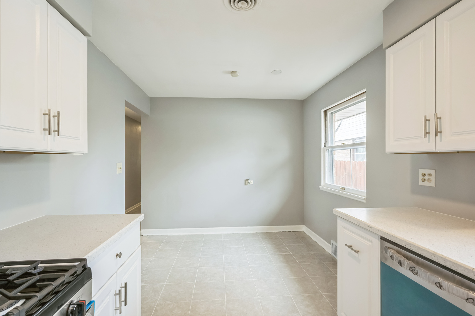 2010 W Monroe Street, Waukegan, IL 60085