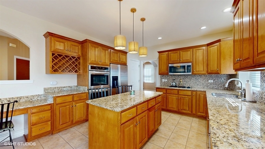528 Terrace Lane, South Elgin, IL 60177
