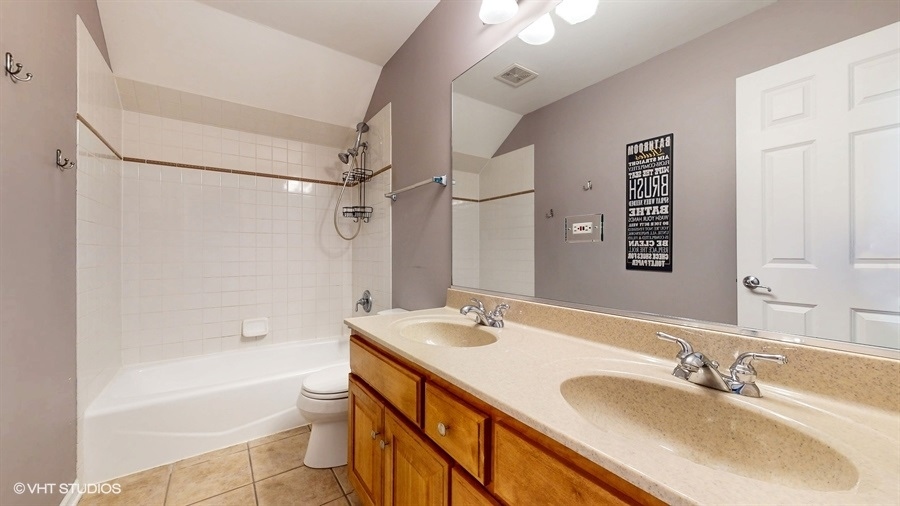 528 Terrace Lane, South Elgin, IL 60177