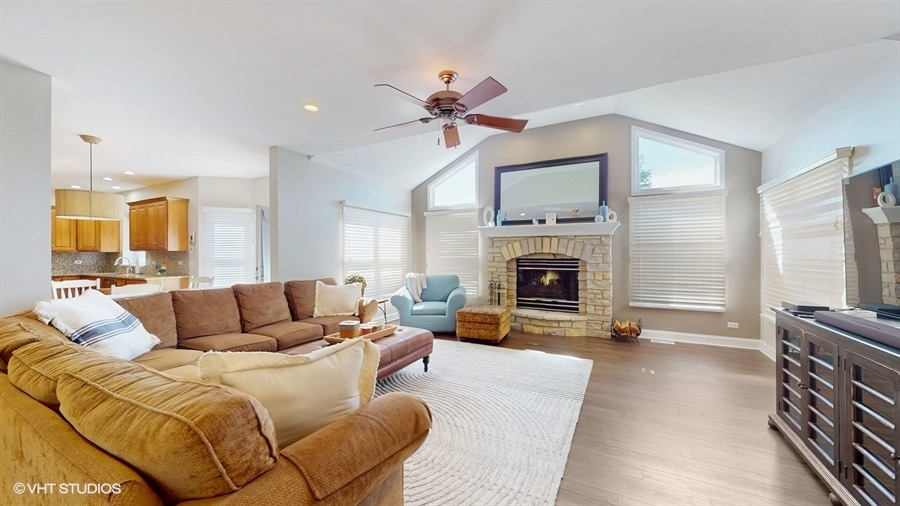 528 Terrace Lane, South Elgin, IL 60177