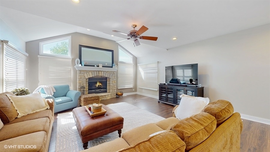 528 Terrace Lane, South Elgin, IL 60177