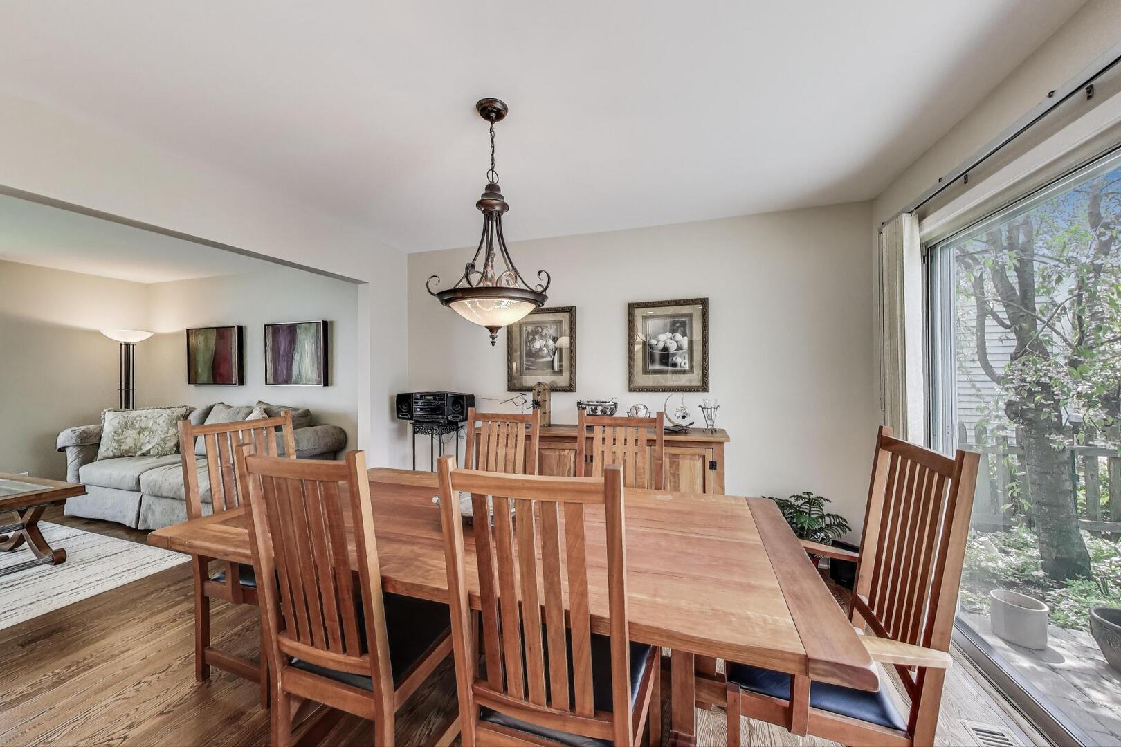 962 Thompson Boulevard, Buffalo Grove, IL 60089