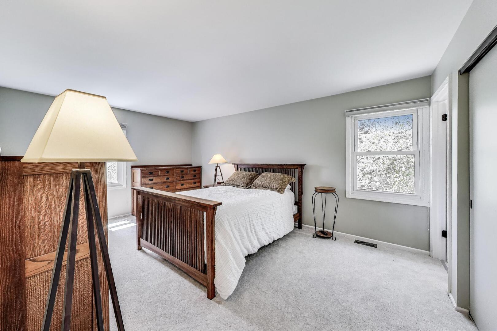 962 Thompson Boulevard, Buffalo Grove, IL 60089