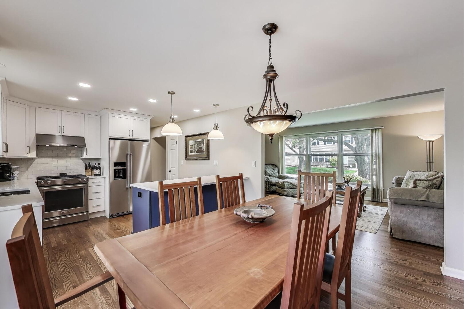962 Thompson Boulevard, Buffalo Grove, IL 60089