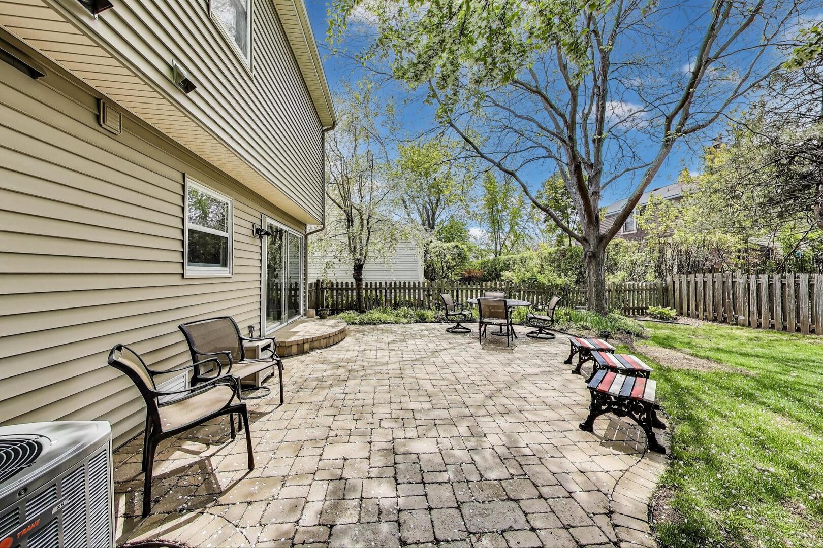 962 Thompson Boulevard, Buffalo Grove, IL 60089