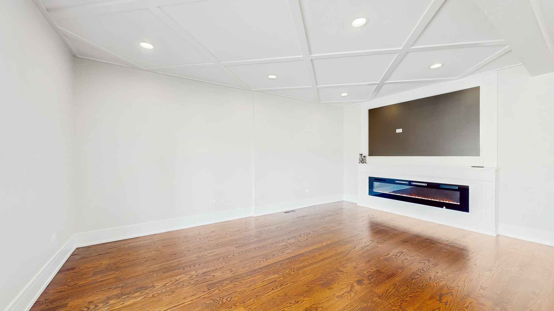 5524 W BYRON Street, Chicago, IL 60641