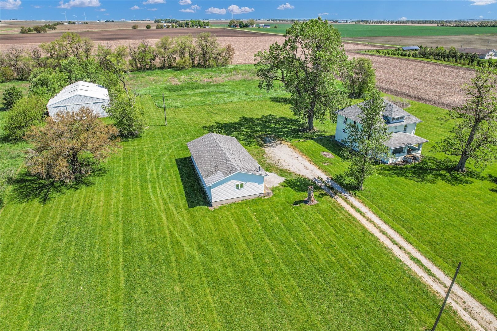 682 E 500n Road, Gibson City, IL 60936