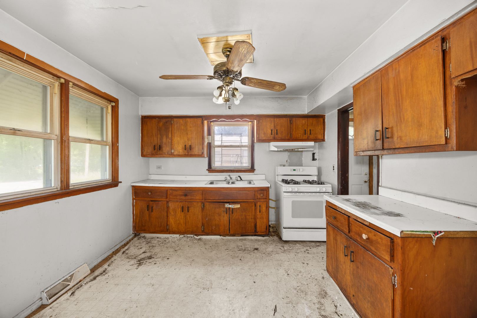 14839 Cooper Avenue, Harvey, IL 60426