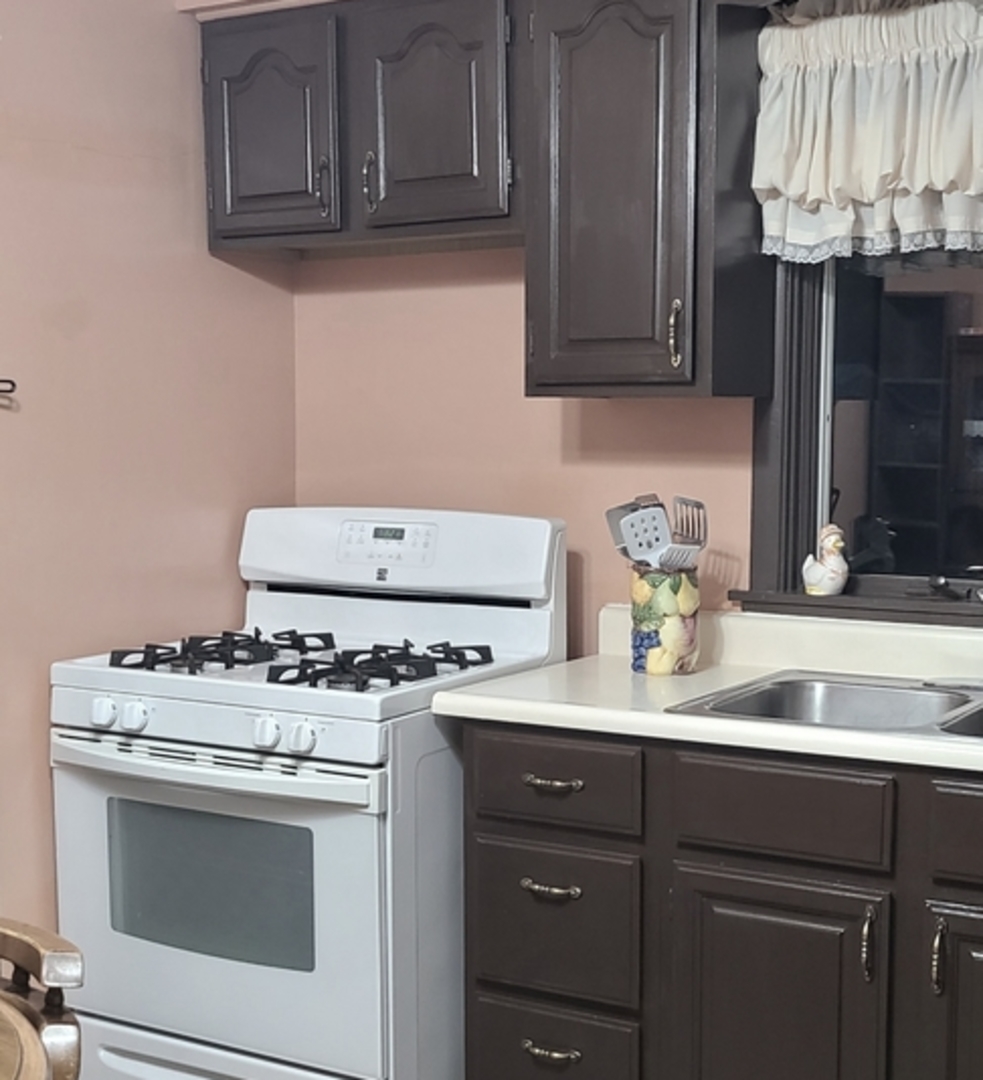 8209 Central Avenue, Burbank, IL 60459