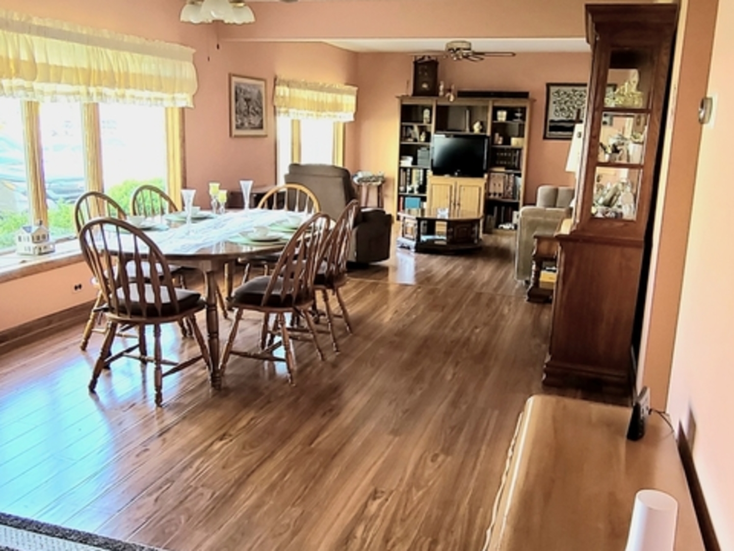 8209 Central Avenue, Burbank, IL 60459
