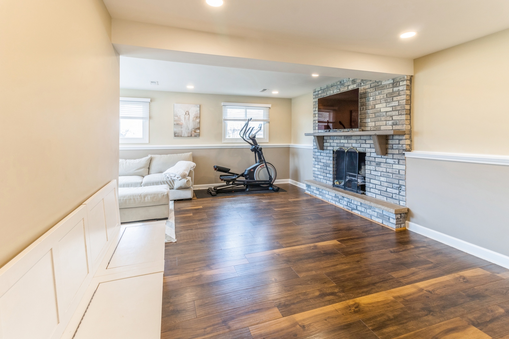 705 N Plamondon Drive, Addison, IL 60101