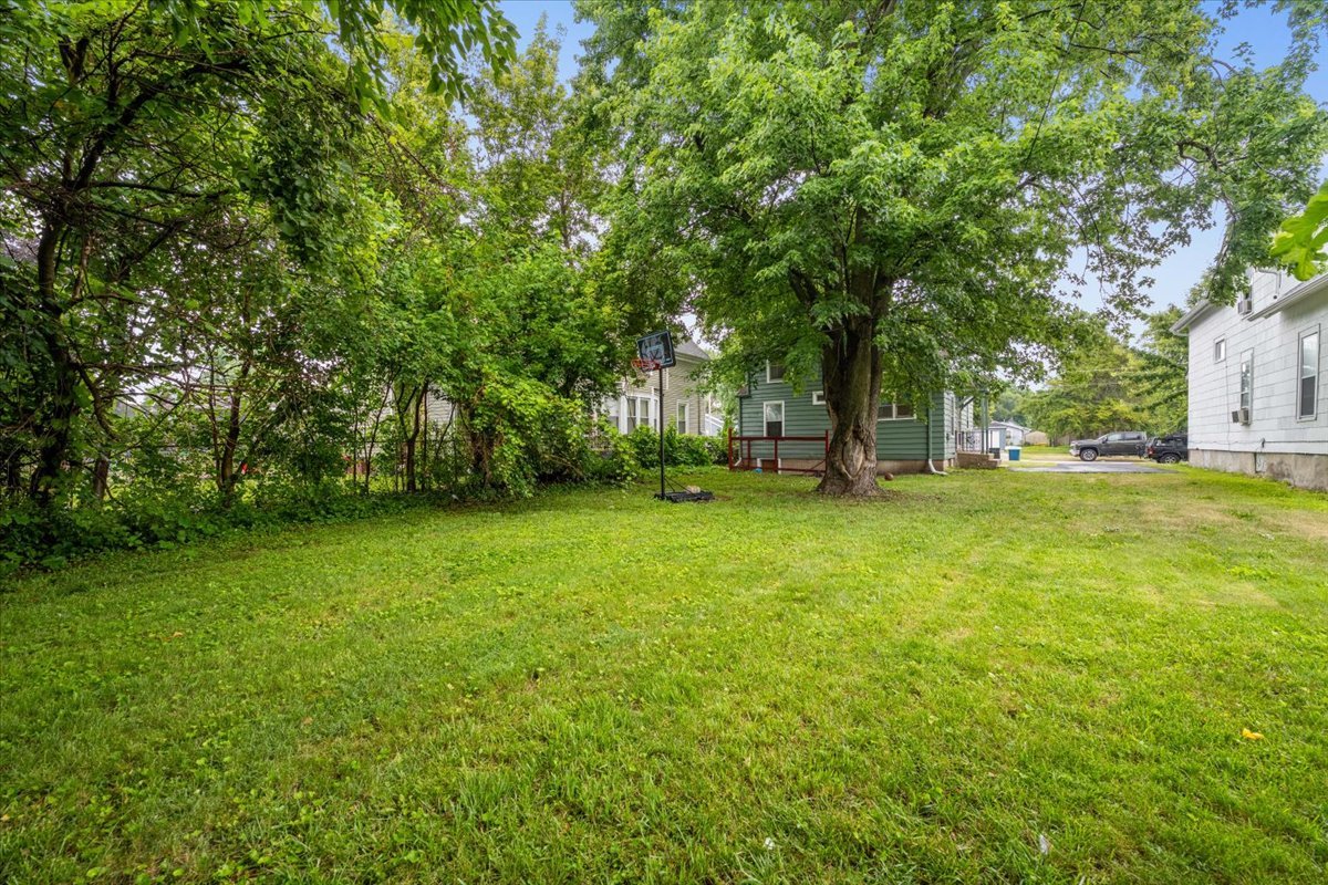 808 Gillette Avenue, Aurora, IL 60506