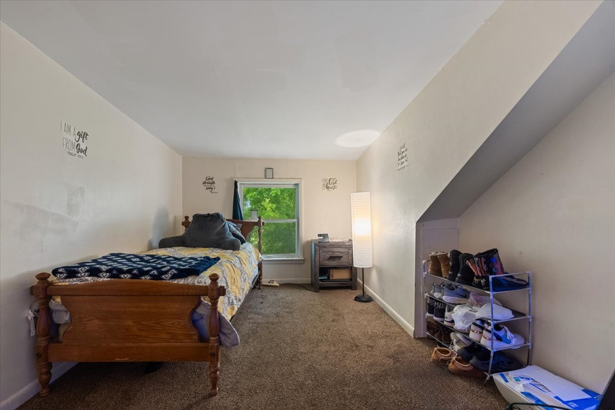 808 Gillette Avenue, Aurora, IL 60506