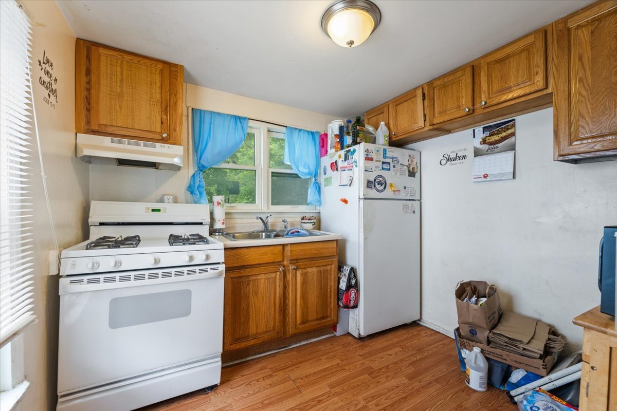808 Gillette Avenue, Aurora, IL 60506