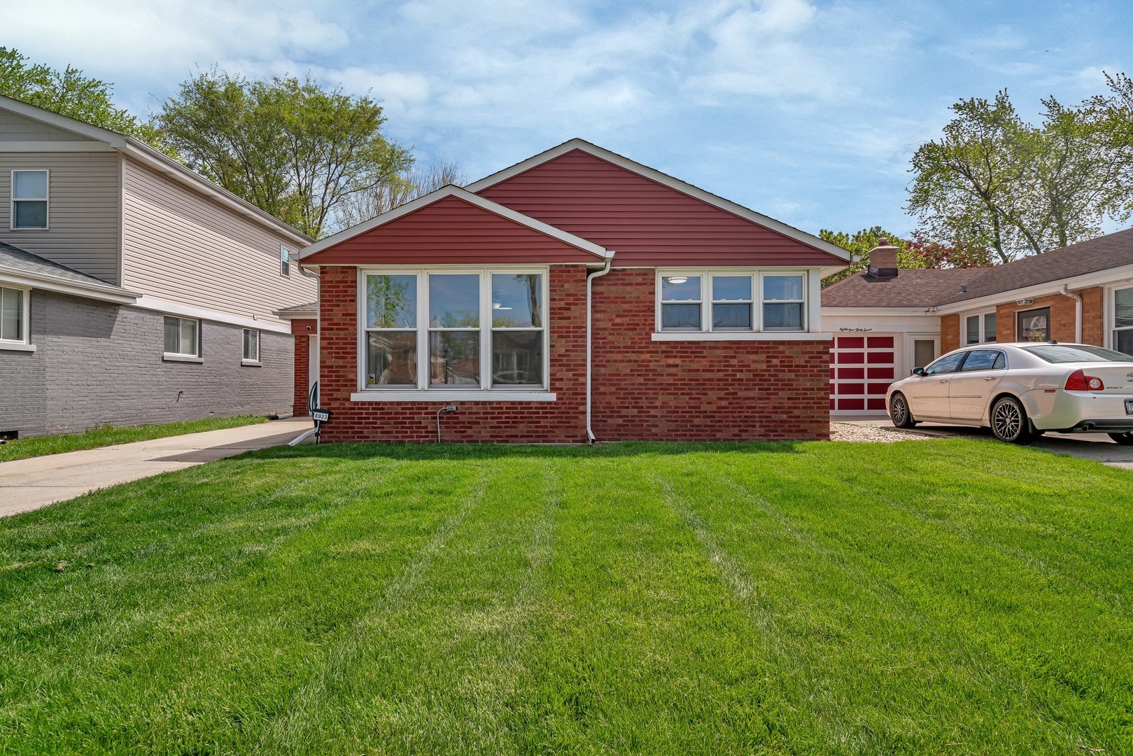 8933 S Utica Avenue, Evergreen Park, IL 60805