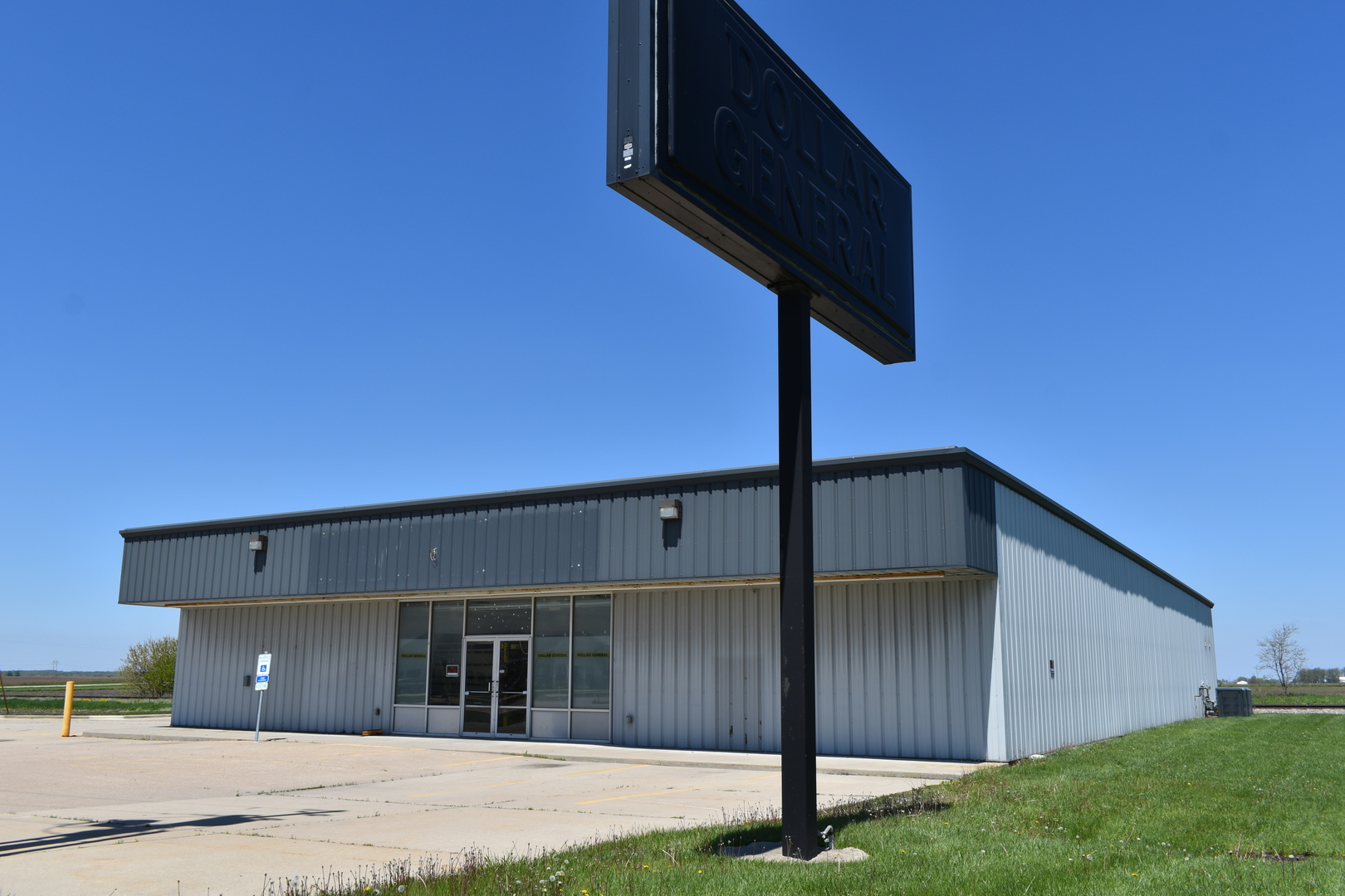 903 W Main Street, El Paso, IL 61738