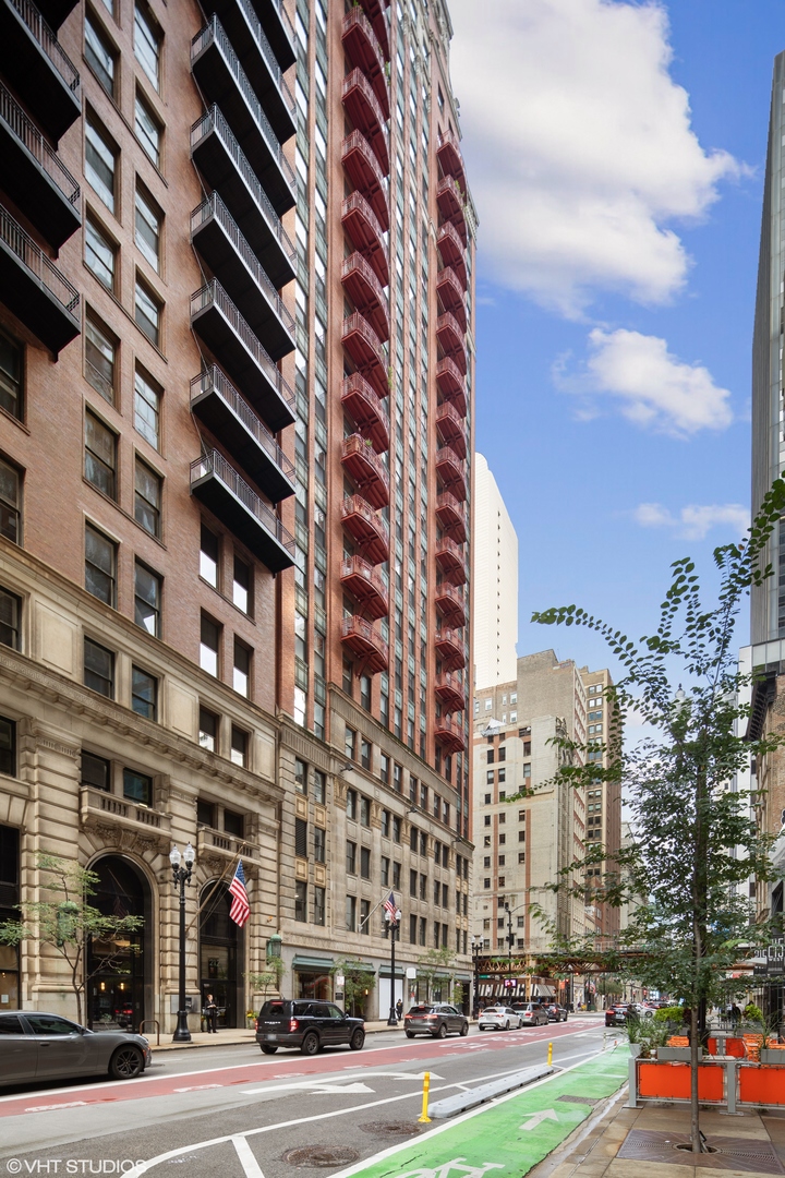 208 W Washington Street #1801, Chicago, IL 60606