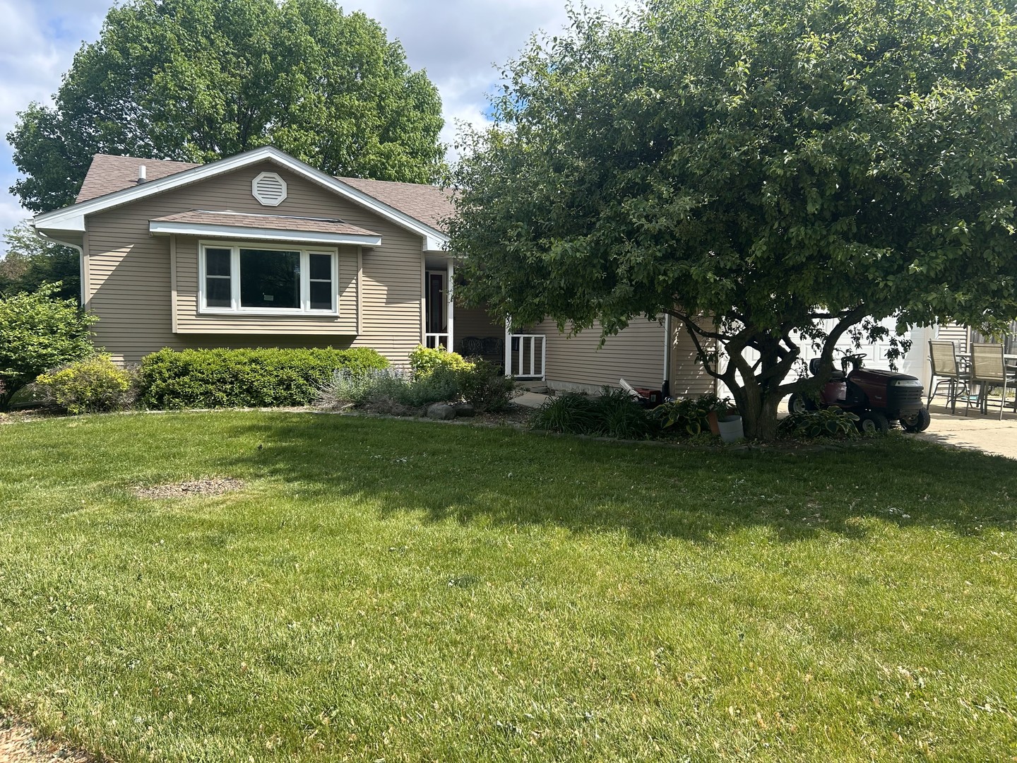 137 W Sixth Place, Manteno, IL 60950