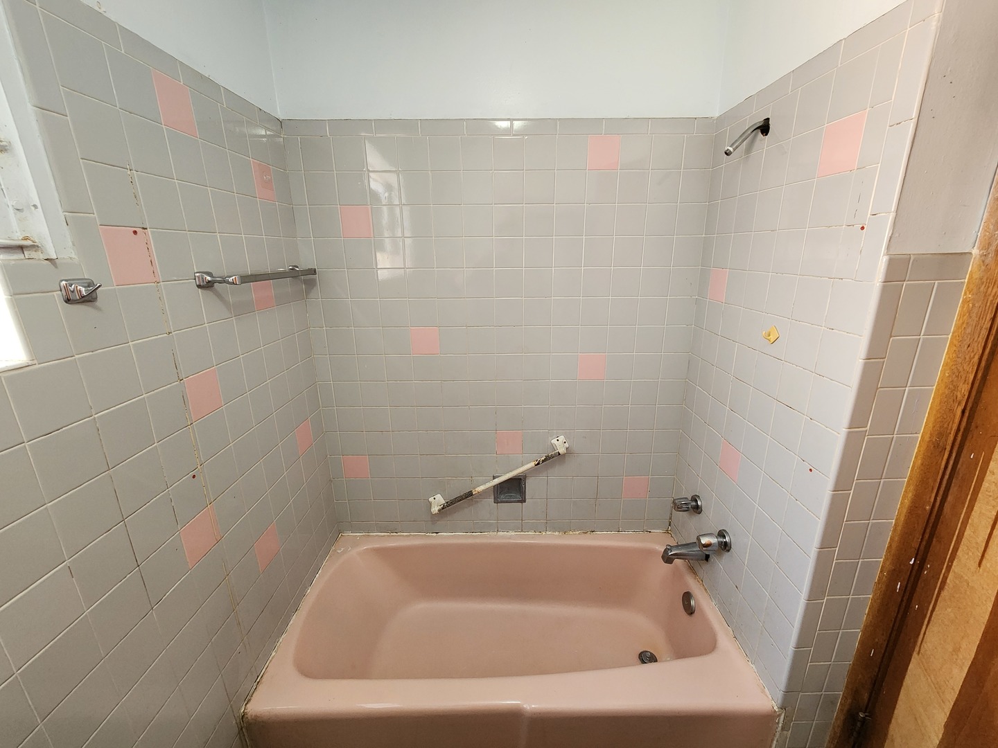 7553 S Paxton Avenue, Chicago, IL 60649