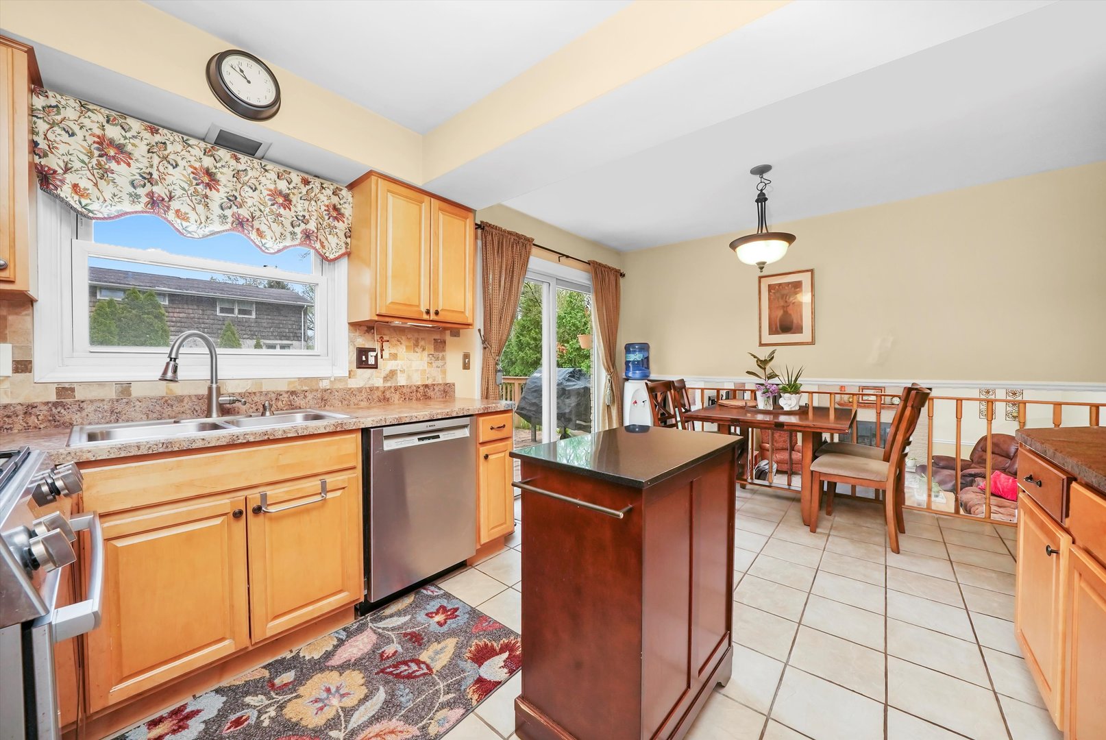 7513 Rohrer Drive, Downers Grove, IL 60516