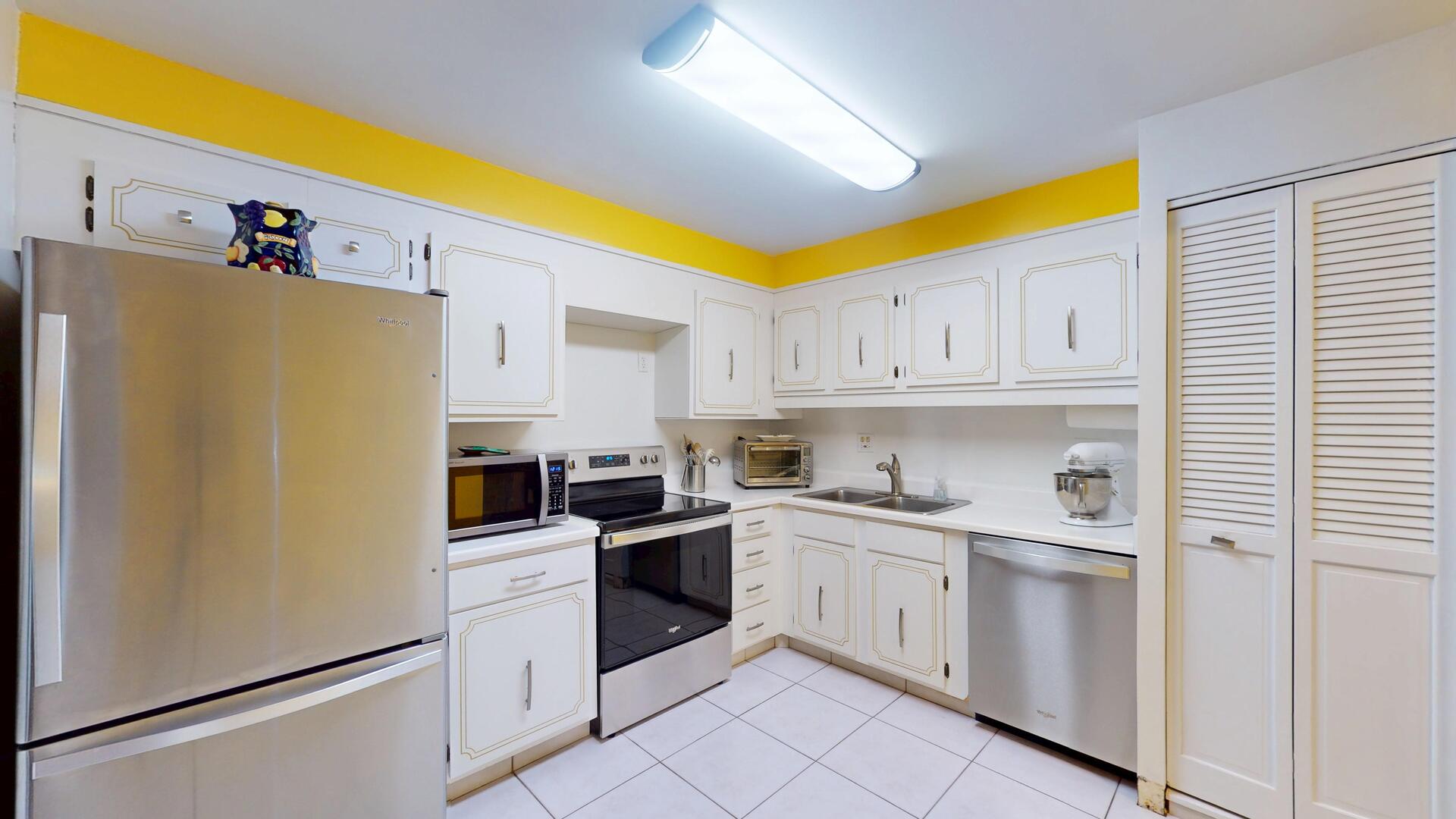 120 Lakeview Drive #205, Bloomingdale, IL 60108