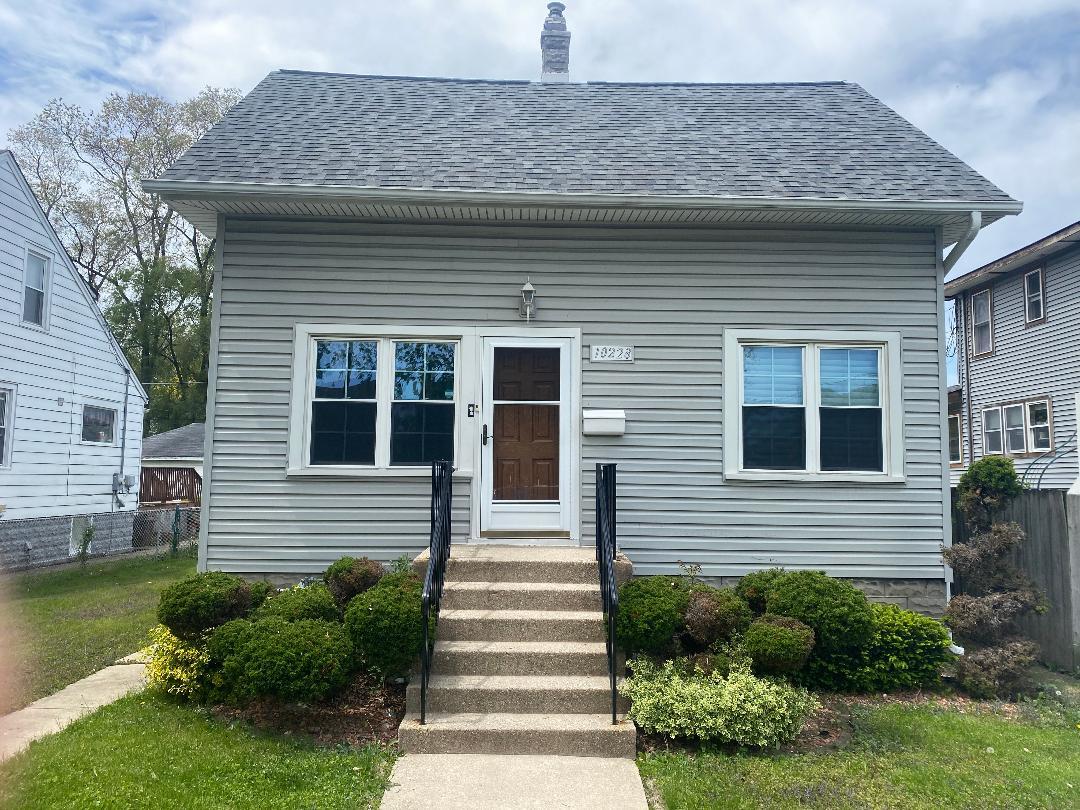 10228 S Sawyer Avenue, Evergreen Park, IL 60805