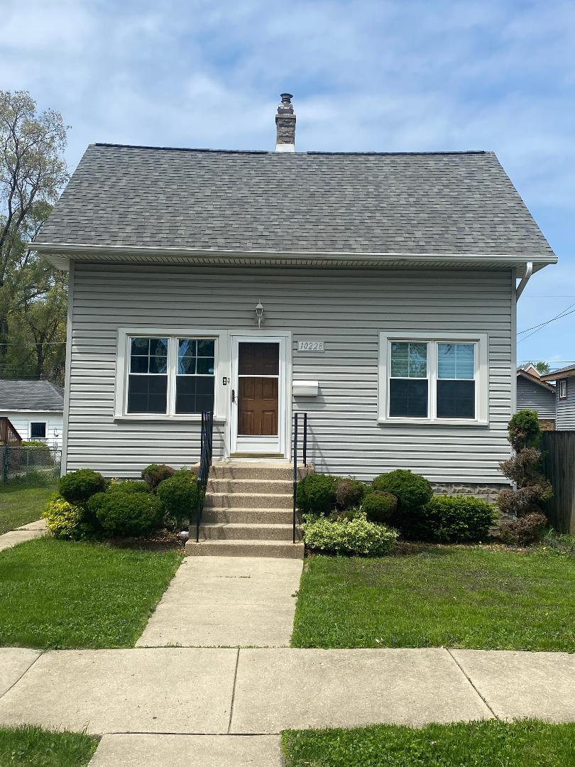 10228 S Sawyer Avenue, Evergreen Park, IL 60805