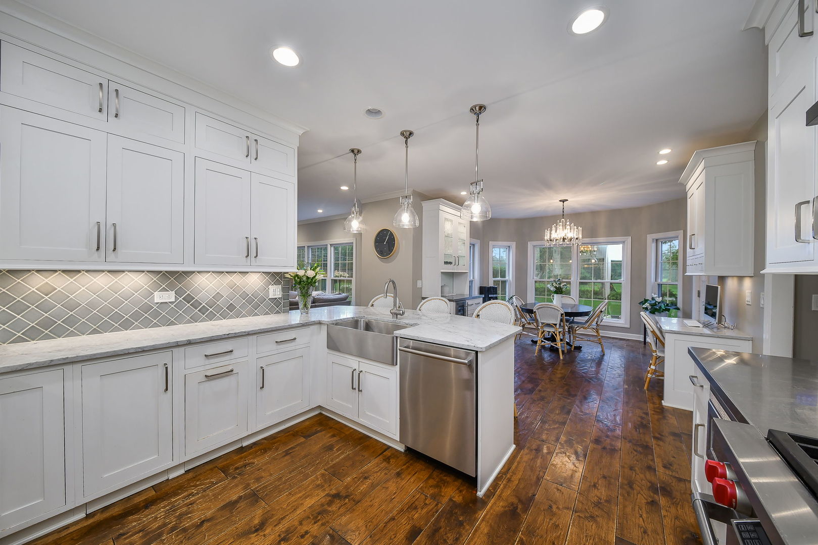 924 Waverly Road, Glen Ellyn, IL 60137