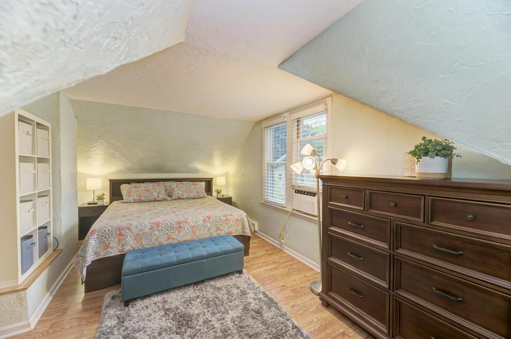 1607 Burlington Avenue, Lisle, IL 60532