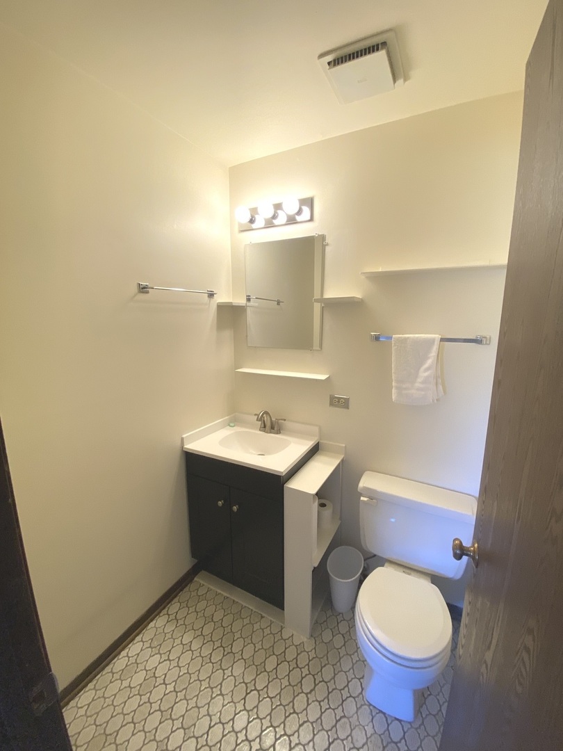 14643 Lamon Avenue #2A, Midlothian, IL 60445