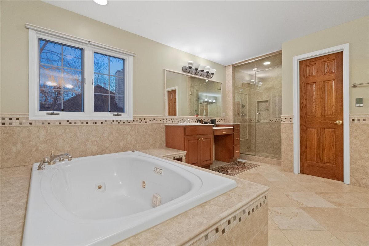 325 Williams Street, Roselle, IL 60172