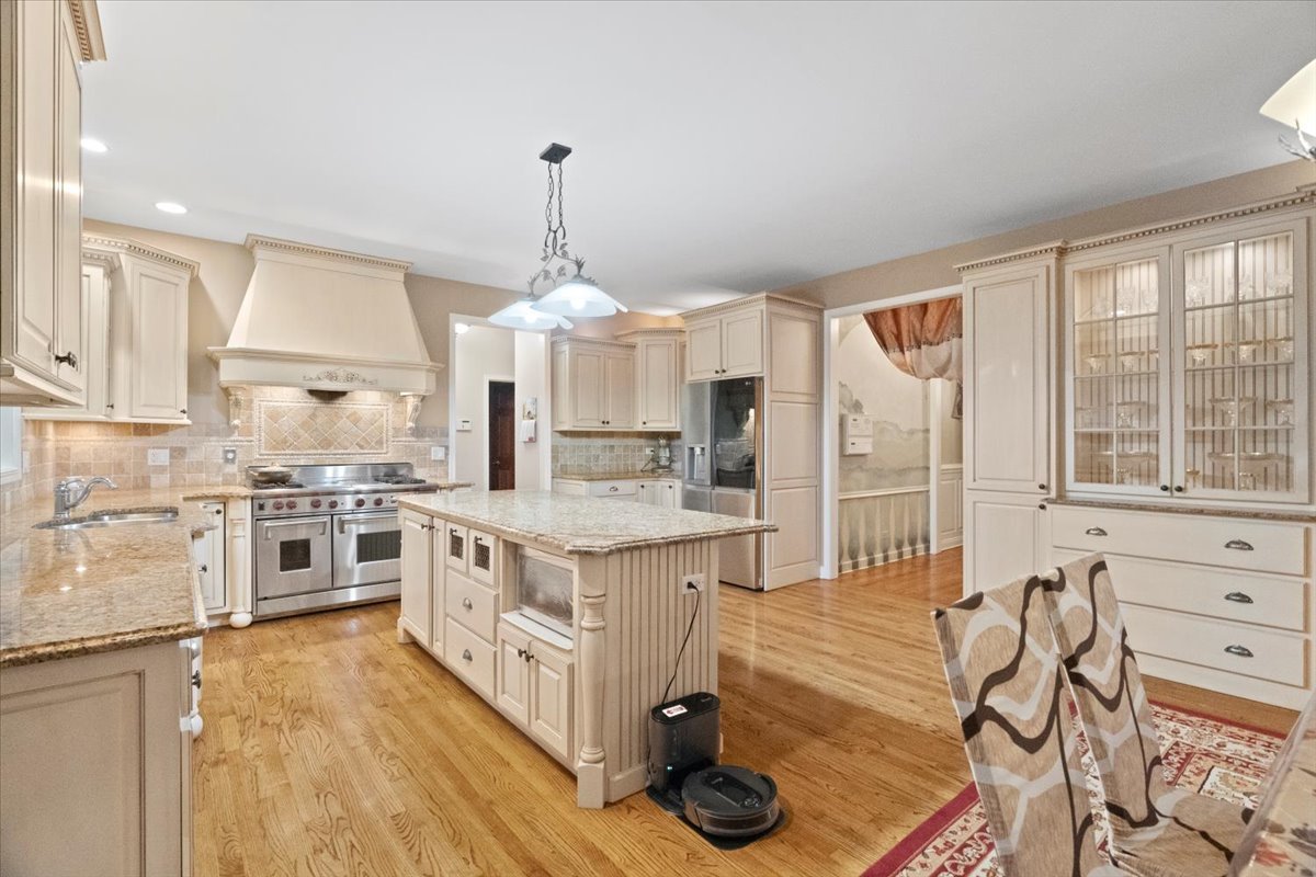 325 Williams Street, Roselle, IL 60172