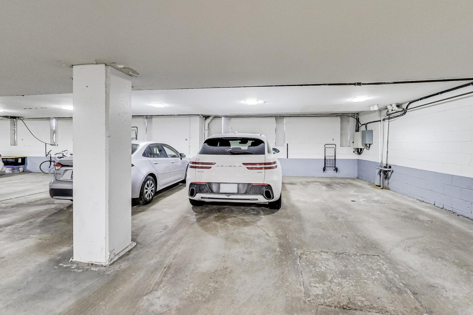 500 Thames Parkway #1C, Park Ridge, IL 60068