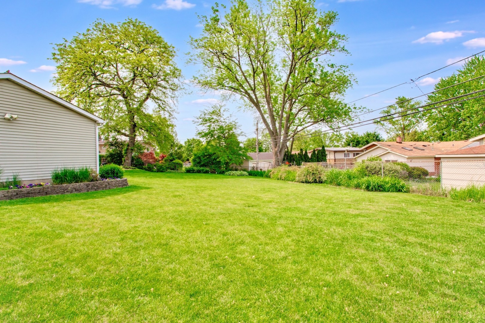 346 Drake Lane, Des Plaines, IL 60016