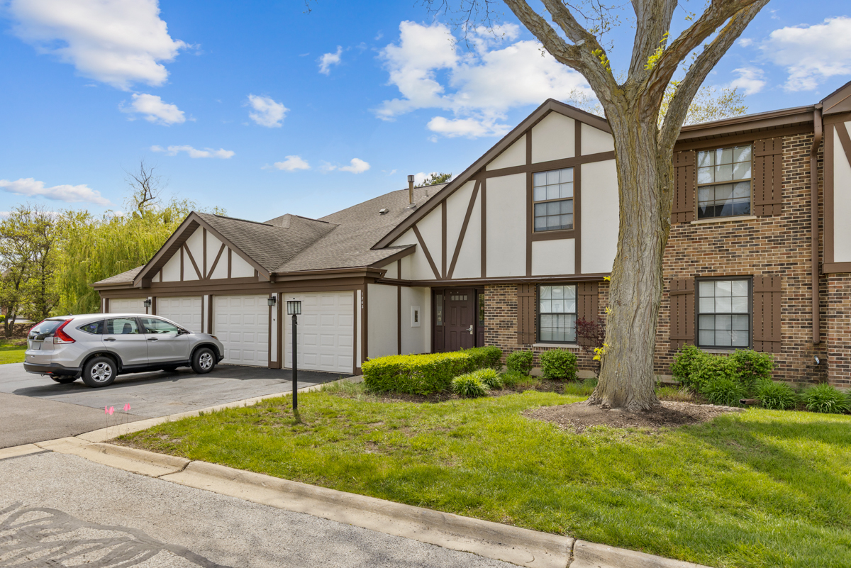 1363 SEVEN PINES RD Road #2A, Schaumburg, IL 60193