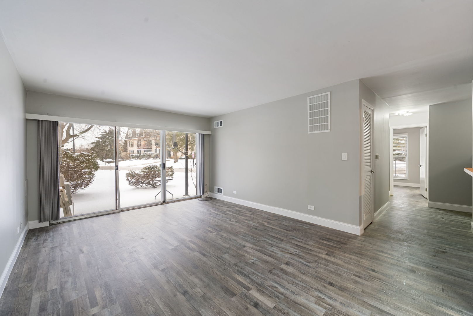 5300 Carriageway Drive #102, Rolling Meadows, IL 60008