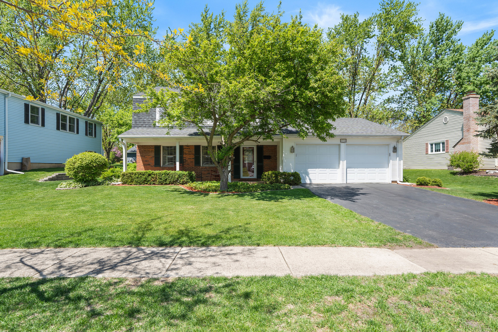 1712 Sutton Lane, Schaumburg, IL 60194