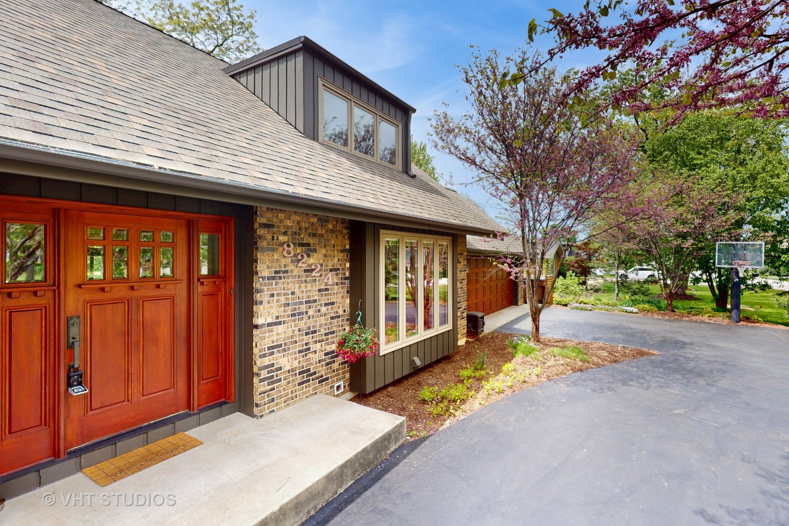 8224 Independence Drive, Willow Springs, IL 60480