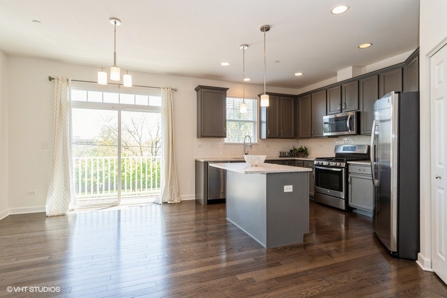 1425 N Charles Avenue, Naperville, IL 60563