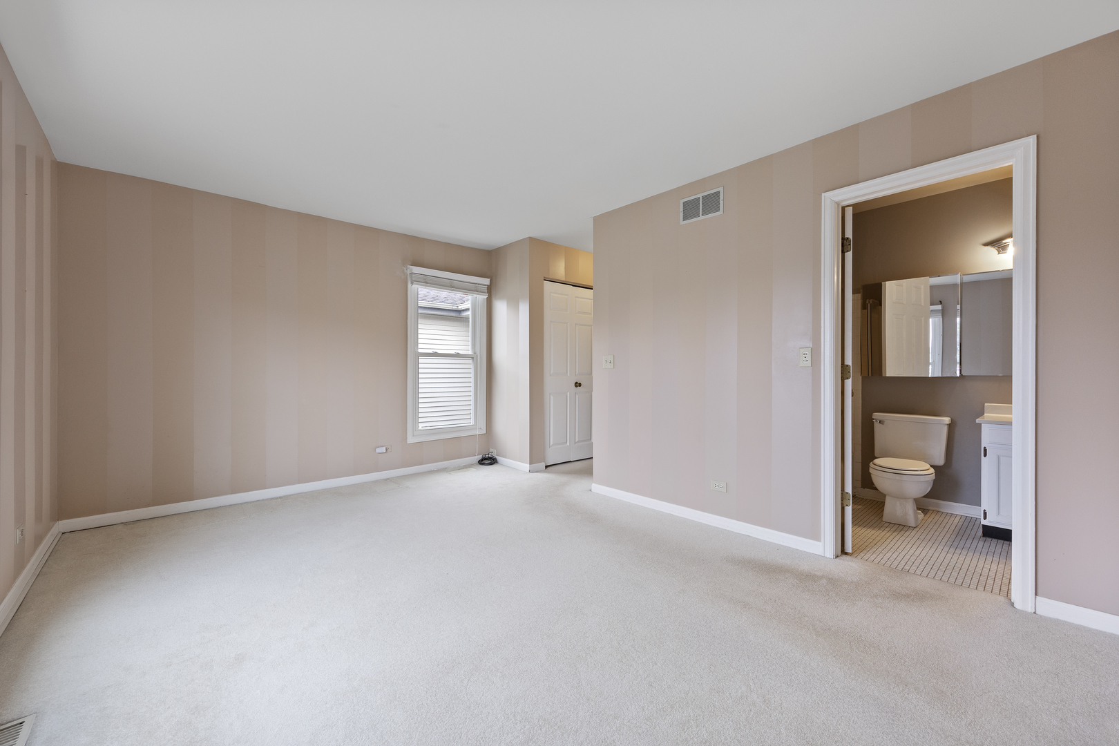 440 Shelburne Drive, Carol Stream, IL 60188